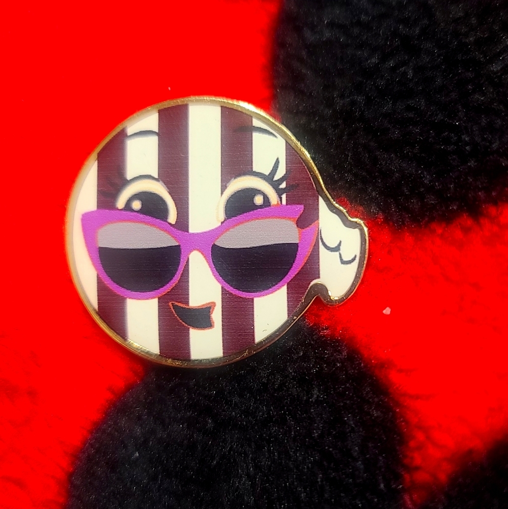 👶🧒👦🧑👦 Henri Bendel Influencer Pin